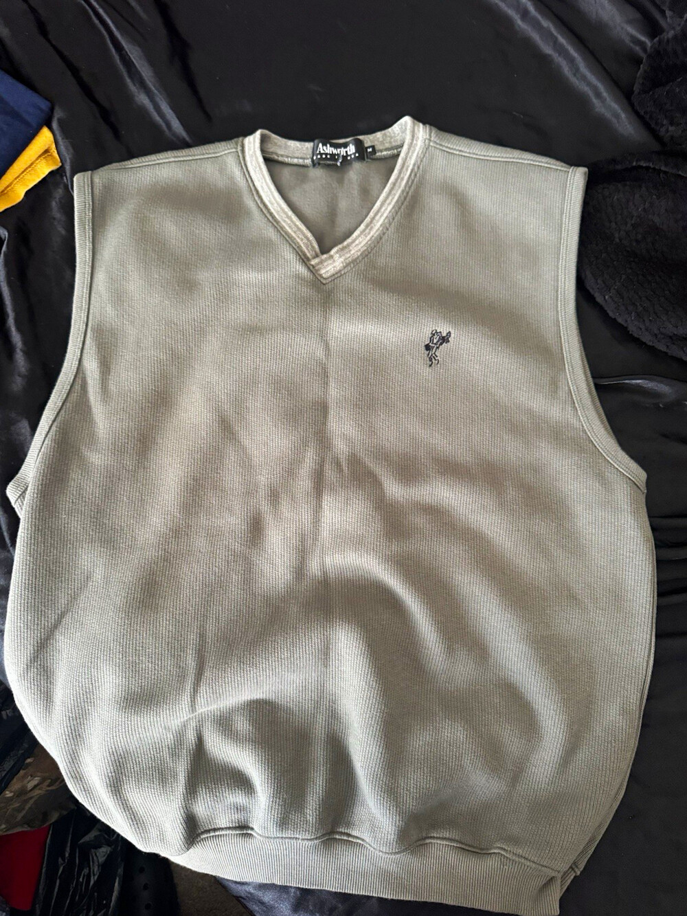 Ashworth Men's Gray Cotton Tight-Knit V-Neck Sleeveless Vest Logo Size M